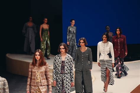 bozzetti chanel primavera estate|Il finale sfilata Haute Couture Primavera.